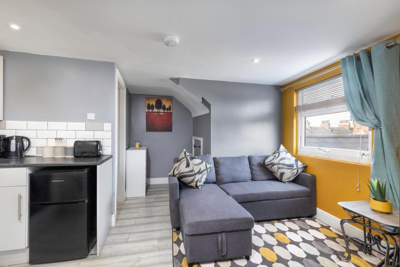 Stockton Town Centre Studio Apartments Free Parking And Wi-Fi Exterior foto